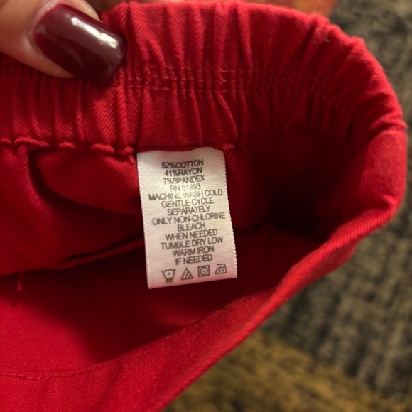 Isaac Mizrahi Live size 12 petite red pull on pants - Picture 7 of 7